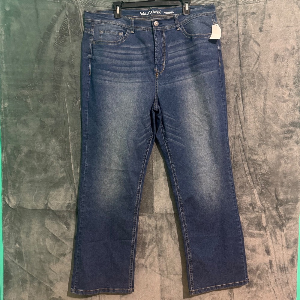 Womens Blue Jeans Size 20 plus regular Brand New Wall Flowers Straight